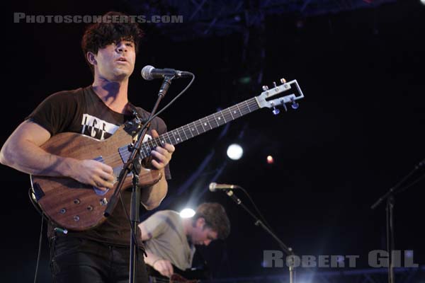 FOALS - 2008-07-06 - PARIS - Hippodrome de Longchamp - Yannis Philippakis - Walter Gervers